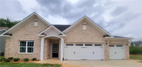 129 Moravian Ct, Advance, NC 27006