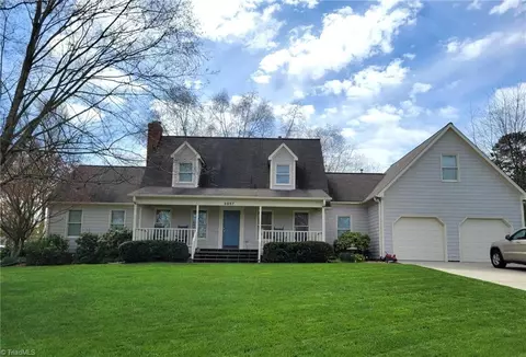 3857 Sandlewood Rd, High Point, NC 27265