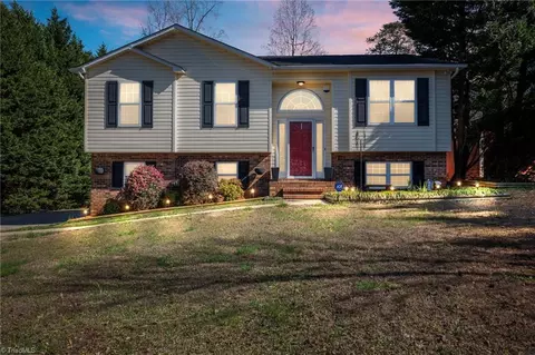 157 Brookhill Park Ct, Rural Hall, NC 27045