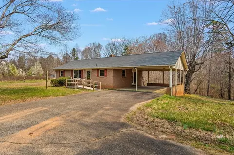 210 Howard Ln, Lexington, NC 27295