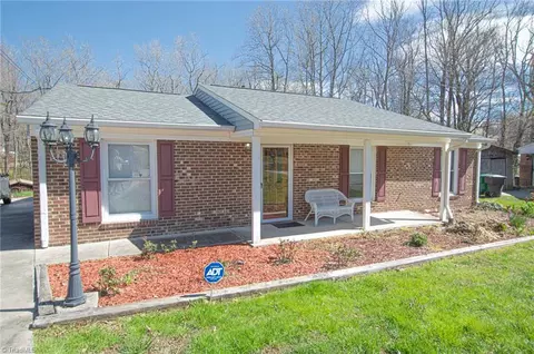 814 Ernest Ct, High Point, NC 27263