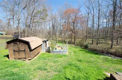 Exterior - 814 Ernest Ct, High Point, NC 27263 photo 8 of 9