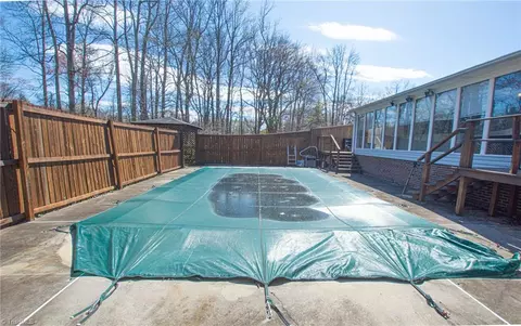 Exterior - 814 Ernest Ct, High Point, NC 27263 photo 6 of 9