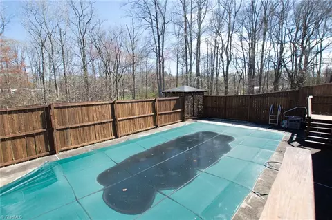 Exterior - 814 Ernest Ct, High Point, NC 27263 photo 4 of 9