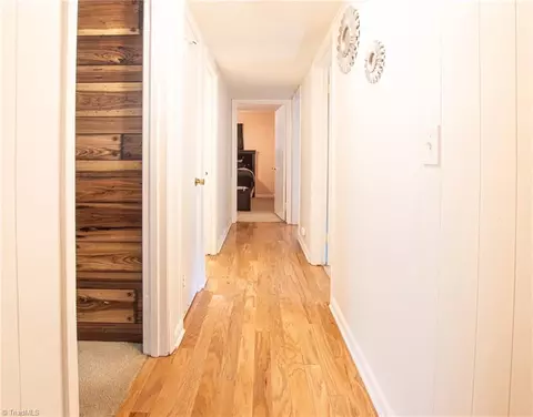 Entry Way - 814 Ernest Ct, High Point, NC 27263 photo 1 of 3
