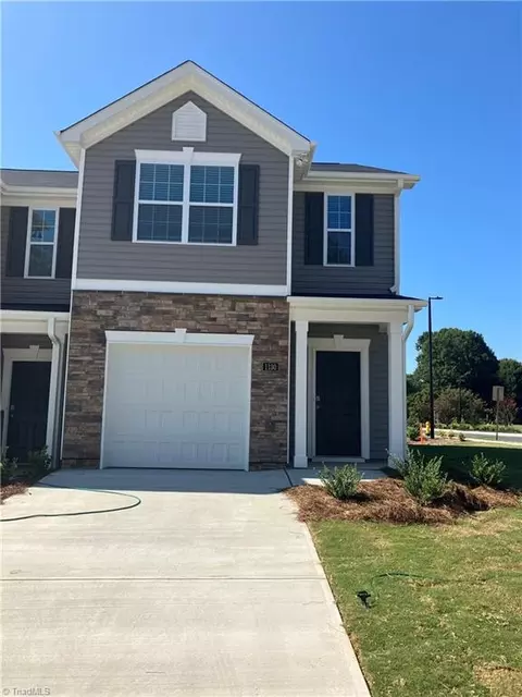 1130 Evelynnview Ln, Kernersville, NC 27284