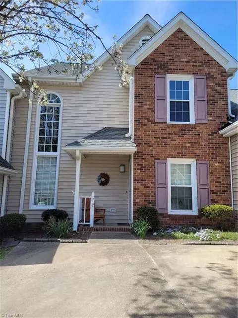 29 Cedar Knoll Dr, Greensboro, NC 27407
