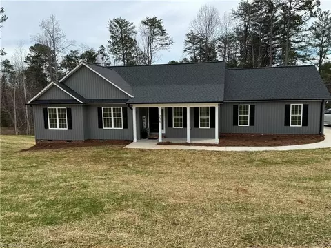 236 Scenic Dr, King, NC 27021