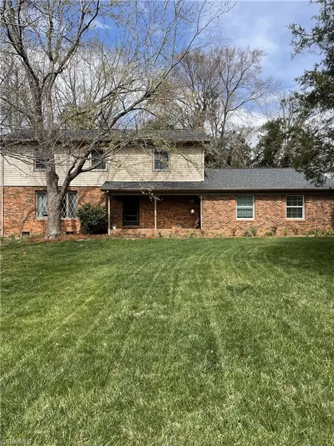 307 Shadowlawn Dr, Jamestown, NC 27282