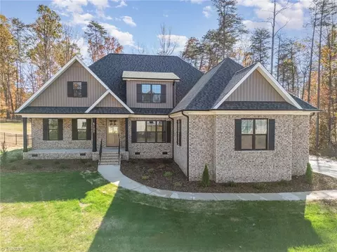 8105 Lulworth Dr, Stokesdale, NC 27357