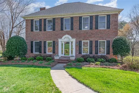 Exterior - 8068 Glengarriff Rd, Clemmons, NC 27012 photo 2 of 8