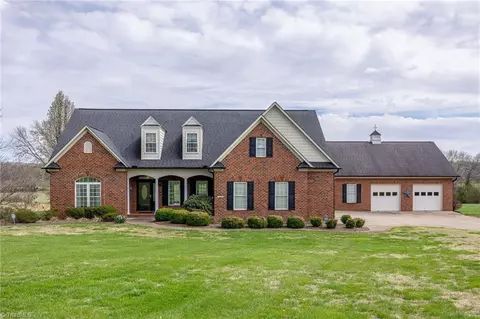 2001 Glenn Valley Dr, East Bend, NC 27018
