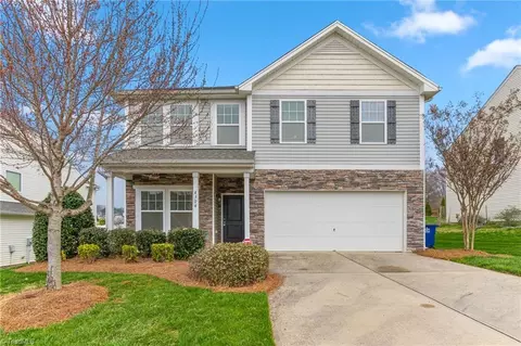 4304 Wedge Dr, Pfafftown, NC 27040