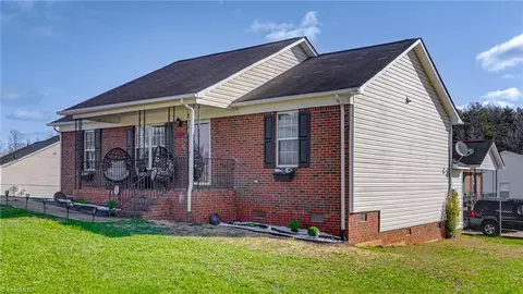 2700 16th St, Greensboro, NC 27405