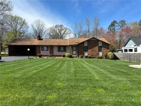 312 Cedarwood Trl, High Point, NC 27265