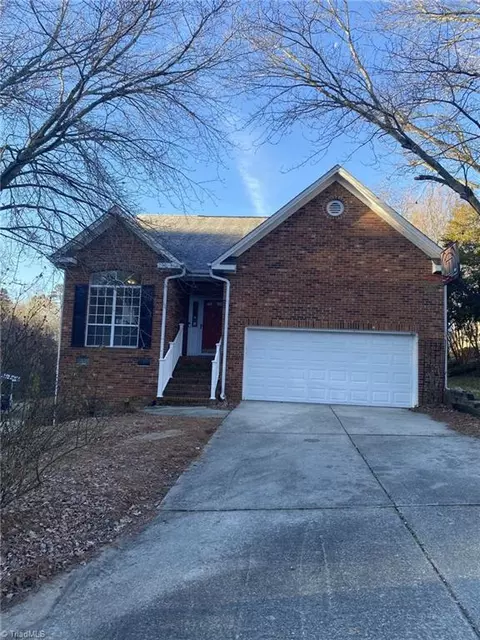 4 Bitter Creek Ln, Greensboro, NC 27407