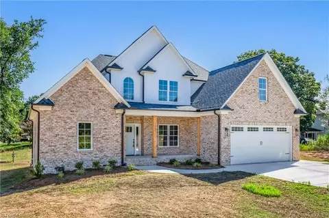 134 Pipers Rdg W, Winston Salem, NC 27127