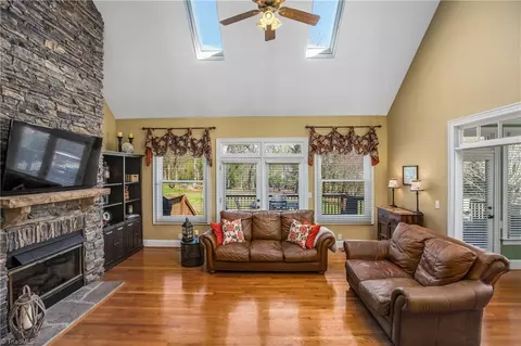 Living - 7214 Chapsworth Dr, Trinity, NC 27370 photo 2 of 7