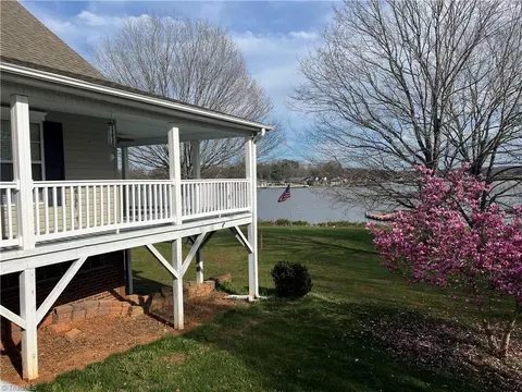 261 Cleveland Dr, Lexington, NC 27292