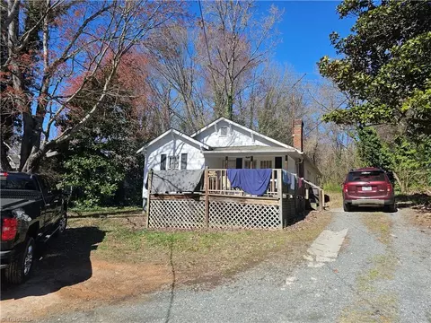 1229 NE Pleasant View Dr, Winston Salem, NC 27105