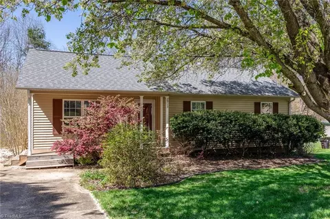 2913 Westgate Dr, High Point, NC 27265