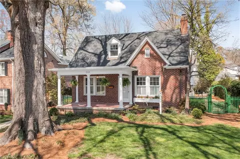 2106 Rolling Rd, Greensboro, NC 27403