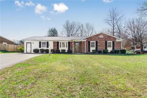 203 Mountainbrook Dr, King, NC 27021