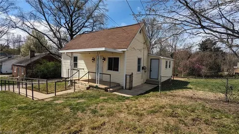 1006 Merritt Dr, Greensboro, NC 27407