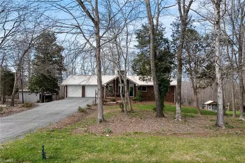 965 N Kennedy Farm Rd, Thomasville, NC 27360