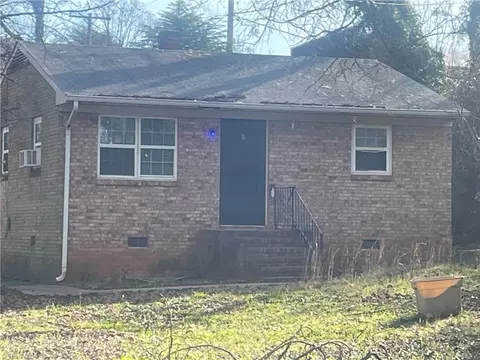 200 Willowood Dr, High Point, NC 27262