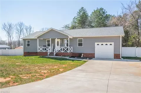 146 Old Home Place Dr, Lexington, NC 27295