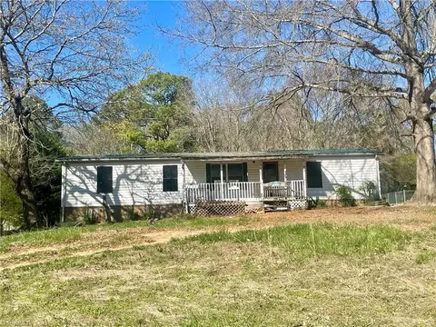 5939 Boulder Dr, Archdale, NC 27263