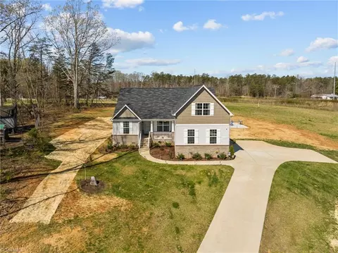 7735 Carson Path, Summerfield, NC 27358 photo 3
