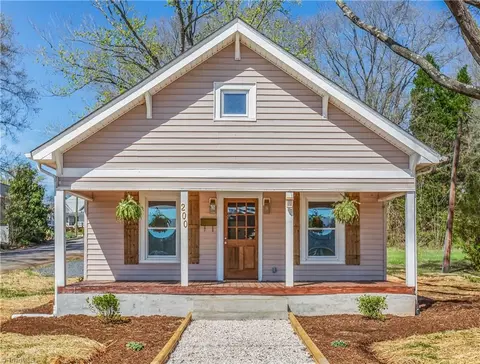 200 6th Ave N, Mayodan, NC 27027