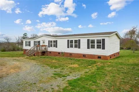 122 Appaloosa Trl, Lexington, NC 27292