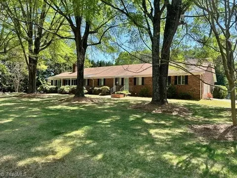 3613 Westwood Rd, Hamptonville, NC 27020