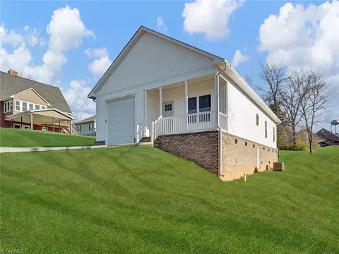205 Dodson St, Pilot Mountain, NC 27041