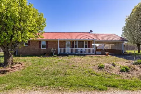 150 Old Oak Ln, Elkin, NC 28621
