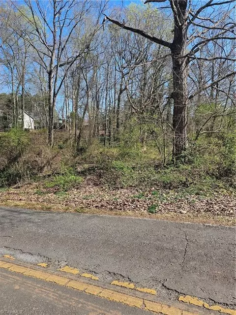 470 Shore Dr S, Lexington, NC 27292