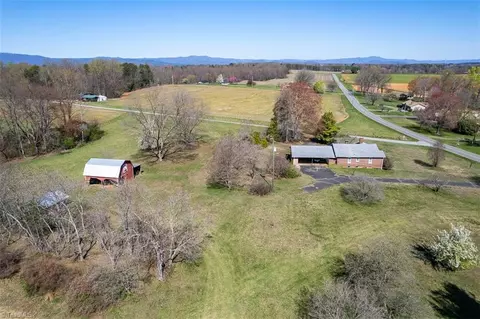 926 Poplar Springs Rd, Elkin, NC 28621