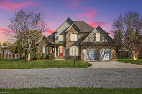 319 Vancouver Ct, Kernersville, NC 27284