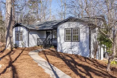 5795 Skylark Rd, Pfafftown, NC 27040