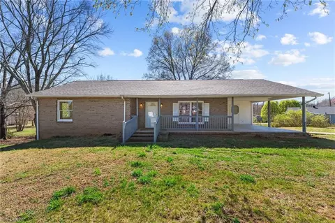 759 Summit Rd, Eden, NC 27288
