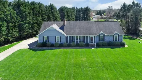 6302 Oak Point Dr, Pleasant Garden, NC 27313