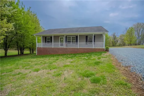 287 Ravenwood Ln, Lexington, NC 27292