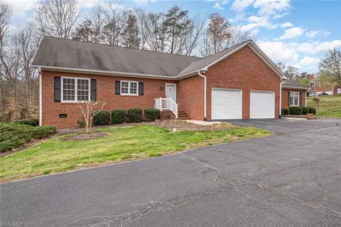 302 Oleander Dr # -B, Eden, NC 27288
