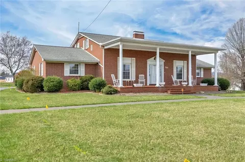 Exterior - 265 Mountain View Rd, King, NC 27021 photo 2 of 8