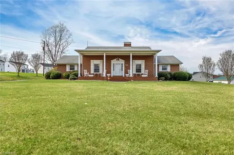 Exterior - 265 Mountain View Rd, King, NC 27021 photo 7 of 8