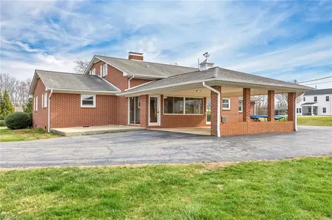 Exterior - 265 Mountain View Rd, King, NC 27021 photo 4 of 8