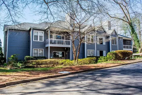 382 Meadows Cir, Winston Salem, NC 27104